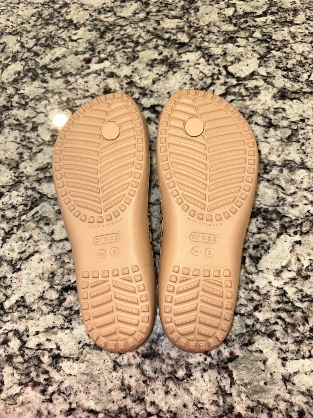 Women Crocs, Size 8 - Picture 3 of 4